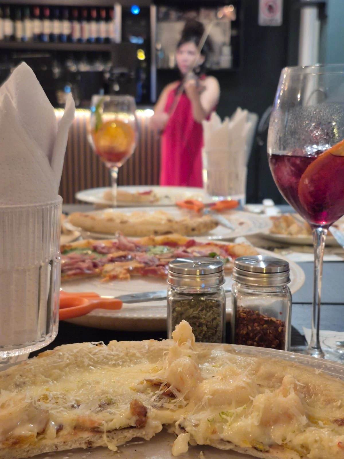 Ambiente y mesa en Nicetto
