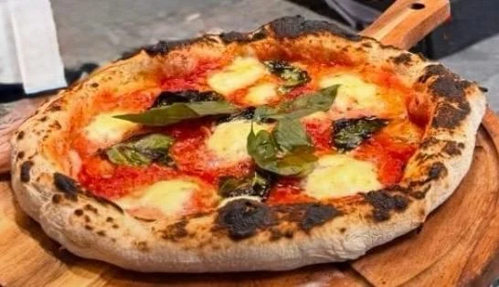 Pizza Margherita Napoletana